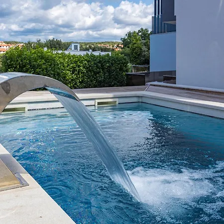 Golfista In Pula For 10 Persons With Whirlpool, Mini Golf, Sea View & Only 200 M From Pjescana Uvala