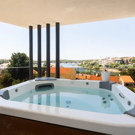 Golfista In Pula For 10 Persons With Whirlpool, Mini Golf, Sea View & Only 200 M From * Pjescana Uvala