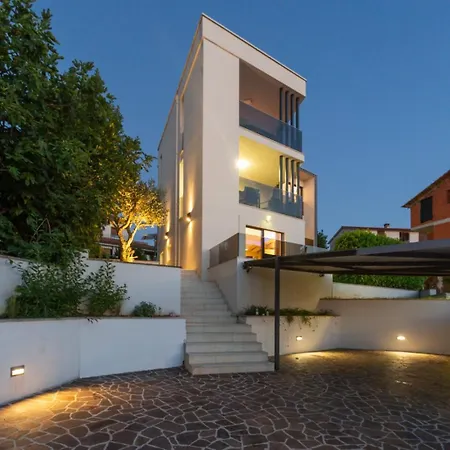 Vila Golfista In Pula For 10 Persons With Whirlpool, Mini Golf, Sea View & Only 200 M From *
