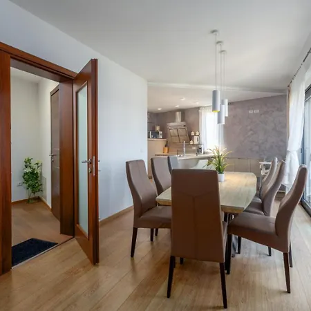 Vila Golfista In Pula For 10 Persons With Whirlpool, Mini Golf, Sea View & Only 200 M From *