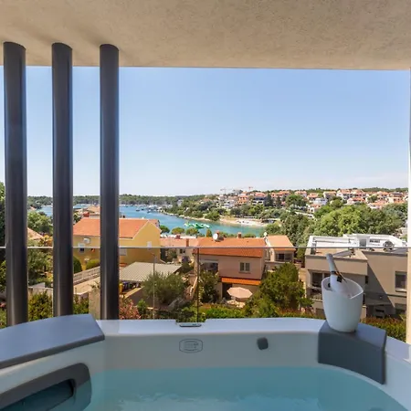 Golfista In Pula For 10 Persons With Whirlpool, Mini Golf, Sea View & Only 200 M From Βίλα