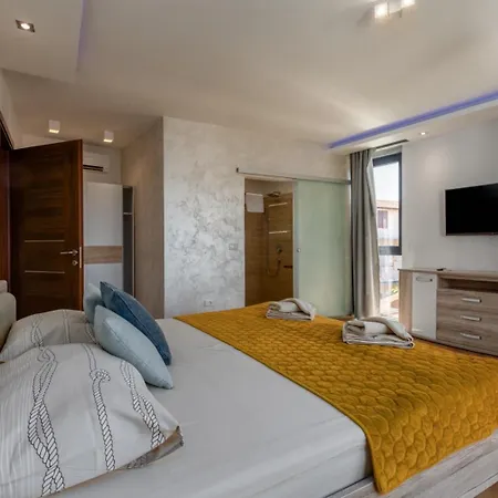 Βίλα Golfista In Pula For 10 Persons With Whirlpool, Mini Golf, Sea View & Only 200 M From Pjescana Uvala