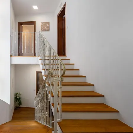 Βίλα Golfista In Pula For 10 Persons With Whirlpool, Mini Golf, Sea View & Only 200 M From Pjescana Uvala