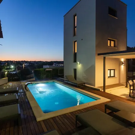 Golfista In Pula For 10 Persons With Whirlpool, Mini Golf, Sea View & Only 200 M From Βίλα *