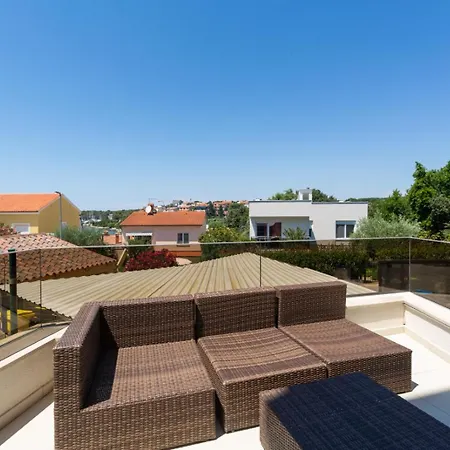 Golfista In Pula For 10 Persons With Whirlpool, Mini Golf, Sea View & Only 200 M From Βίλα