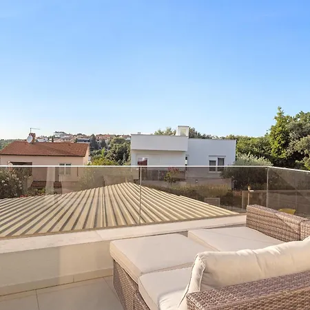 Vila Golfista In Pula For 10 Persons With Whirlpool, Mini Golf, Sea View & Only 200 M From