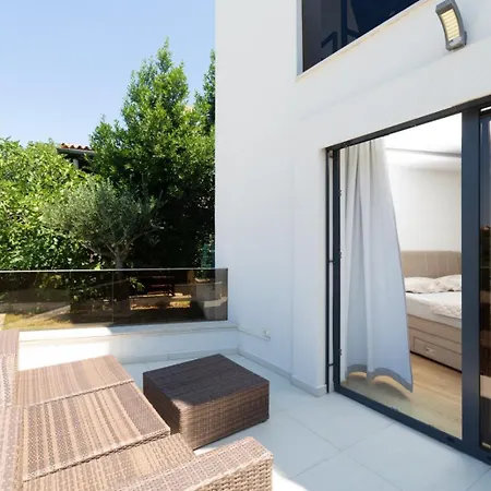 Golfista In Pula For 10 Persons With Whirlpool, Mini Golf, Sea View & Only 200 M From * Pjescana Uvala