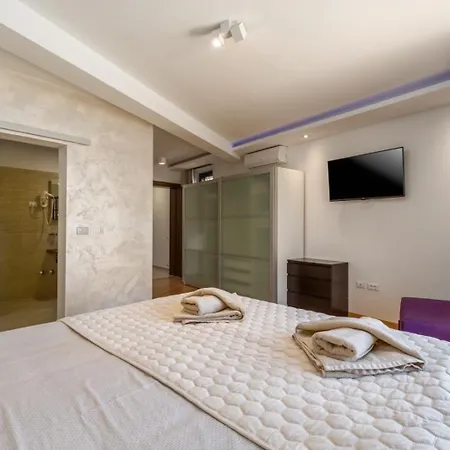 Βίλα Golfista In Pula For 10 Persons With Whirlpool, Mini Golf, Sea View & Only 200 M From Pjescana Uvala