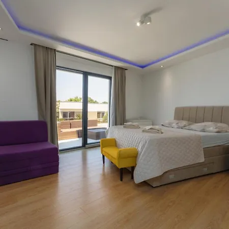 Golfista In Pula For 10 Persons With Whirlpool, Mini Golf, Sea View & Only 200 M From * Pjescana Uvala