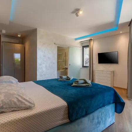 Golfista In Pula For 10 Persons With Whirlpool, Mini Golf, Sea View & Only 200 M From