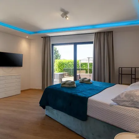 Golfista In Pula For 10 Persons With Whirlpool, Mini Golf, Sea View & Only 200 M From Βίλα Pjescana Uvala