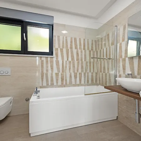 Vila Golfista In Pula For 10 Persons With Whirlpool, Mini Golf, Sea View & Only 200 M From