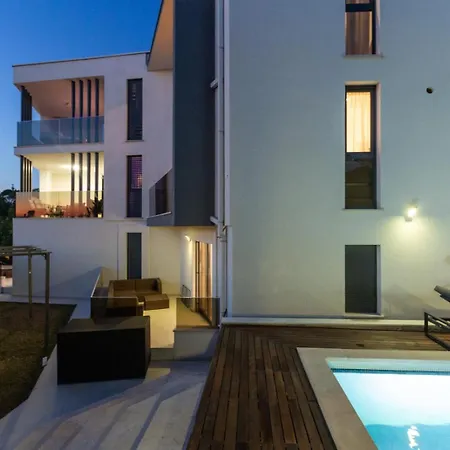 Golfista In Pula For 10 Persons With Whirlpool, Mini Golf, Sea View & Only 200 M From Βίλα Pjescana Uvala