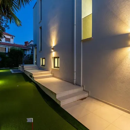 Golfista In Pula For 10 Persons With Whirlpool, Mini Golf, Sea View & Only 200 M From Pjescana Uvala